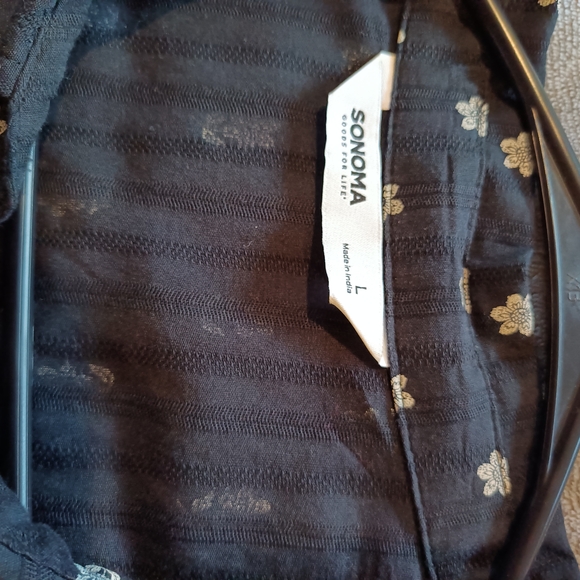 Floral Button-Up Blouse - Picture 2 of 4